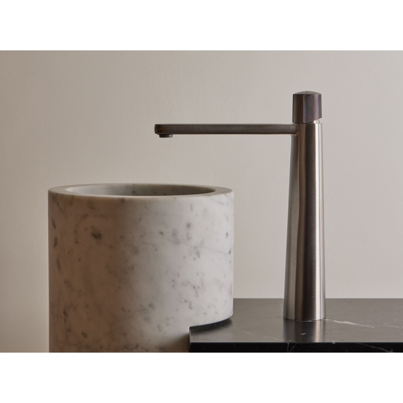 MONOMANDO DE LAVABO ALTO DEDAL PLISSÉ RAW METAL