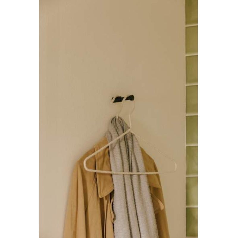 Colgador de baño negro mate Logic – Ferrolan