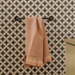 GEYSER TOALLERO 40 CM NEGRO MATE