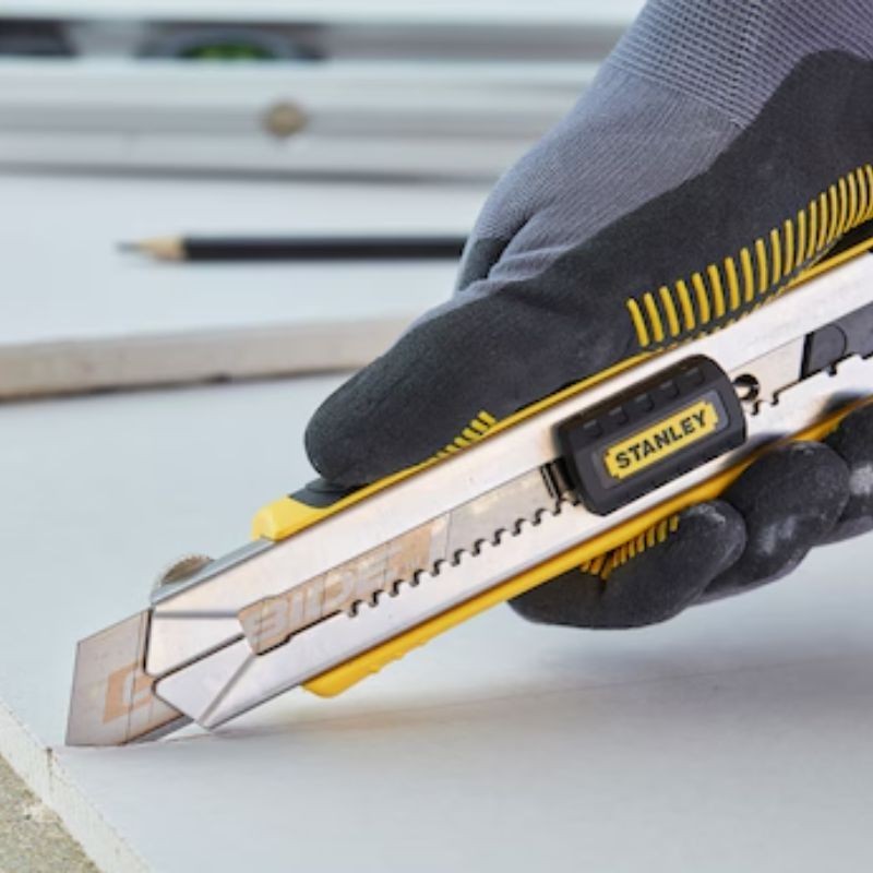 Cutter FatMax 18 mm con cambio rápido y bloqueo de precisión