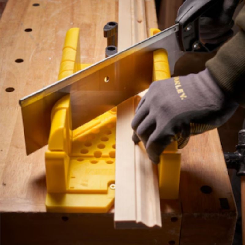 Ingletadora de Plástico con Bloqueo + Serrucho 355 mm | Ferrolan