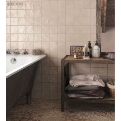 Azulejo Mallorca de Equipe con efecto Monocolor para Baño, Cocina en formato 10x10 y color Crema.
