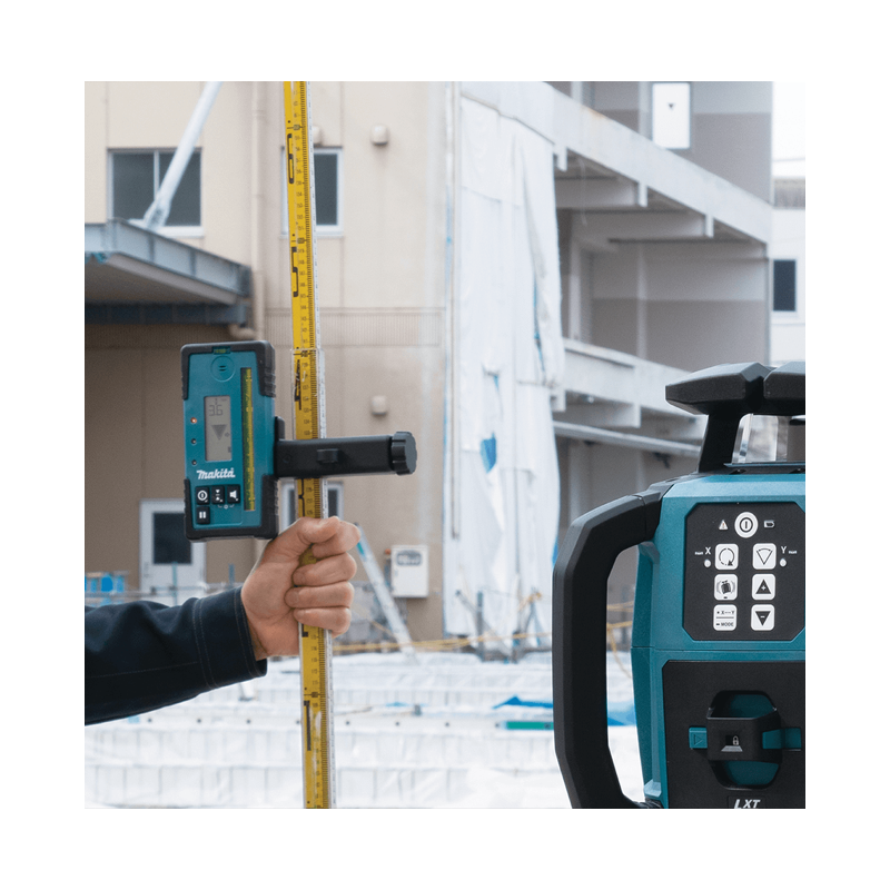 Alquiler Nivel Láser Exterior Rotativo Batería 18 V Makita en Barcelona | Ferrolan