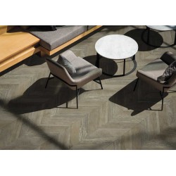 Pavimento porcelánico 20mm exterior Chevron Oak Stamp antideslizante efecto madera 50x100 cm Aparici