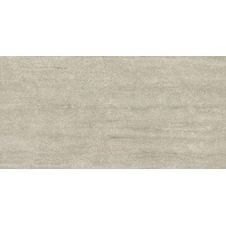 Porcelánico Sanmauro de Mikonos en color Sand, acabado hammer, de superficie texturada antideslizante clase 3, formato 60x120 cm
