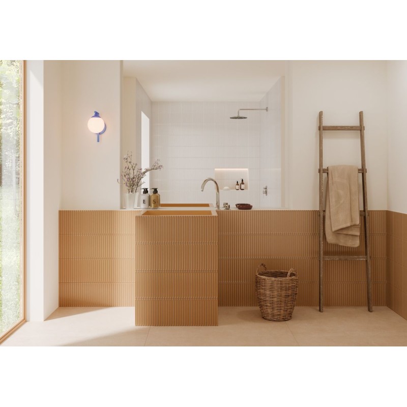 Baño con azulejos efecto monocolor en tonos cálidos, colección Pulse de Harmony