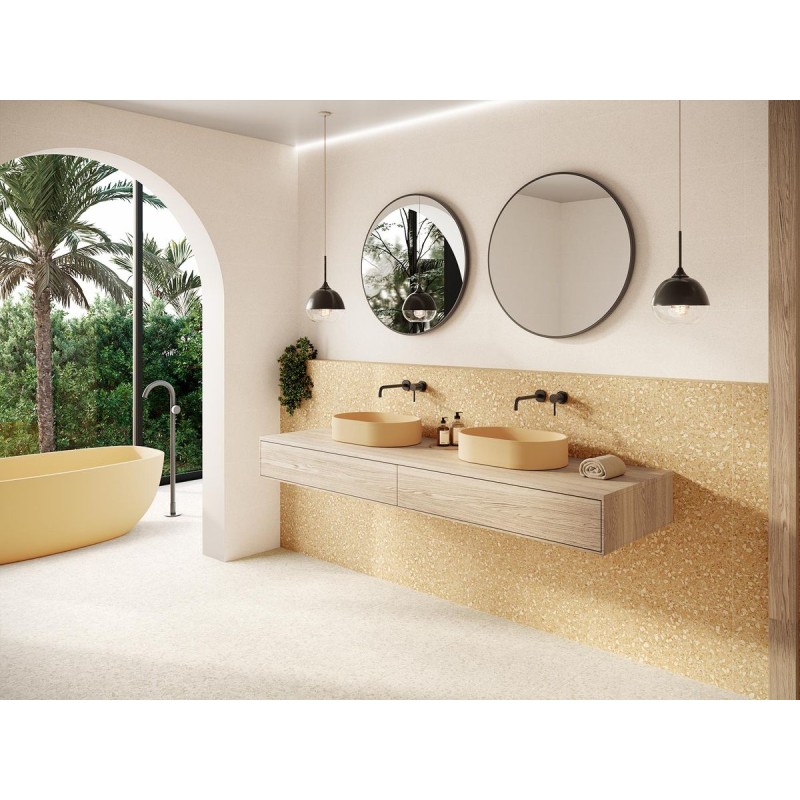 Baño con azulejos efecto terrazo en tonos cálidos, colección Terrazo de Mayolica