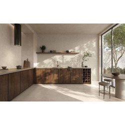 Revestimiento Omni Alvea de Peronda en color White, acabado natural, con relieve hexagonal en formato 60x120 cm