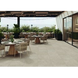 Porcelánico Madison de Keratile en color Taupe, acabado antideslizante C2 R10, formato 60x60 cm