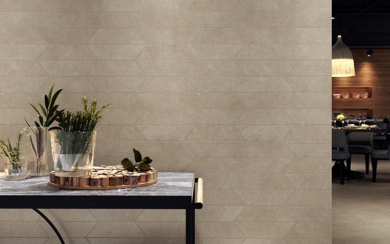 Ambiente con azulejos en tonos cálidos
