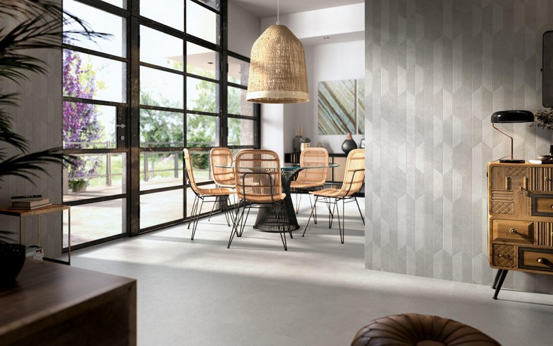 Espacio de la casa con azulejos en tonos neutros