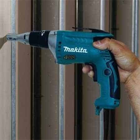 Atornilllador Makita FS4200, óptimo para trabajos en tabiquería seca