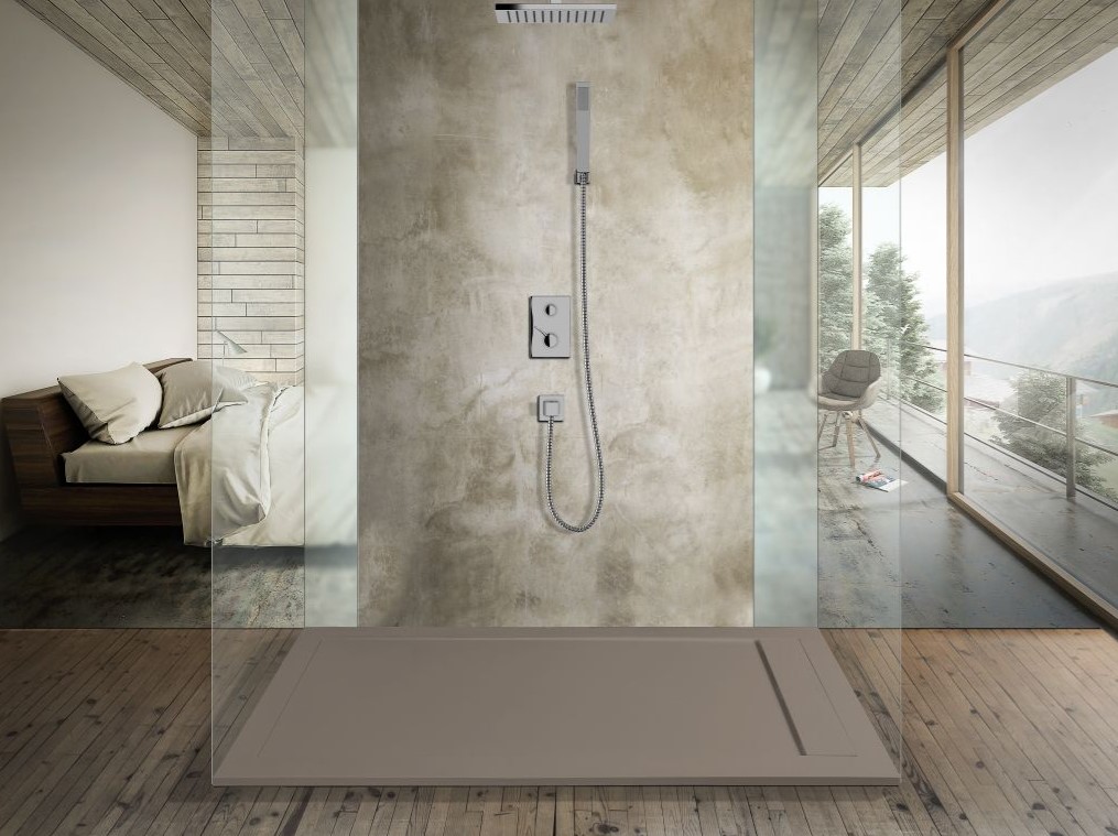 espacio de ducha en microcemento con paredes de carga mineral
