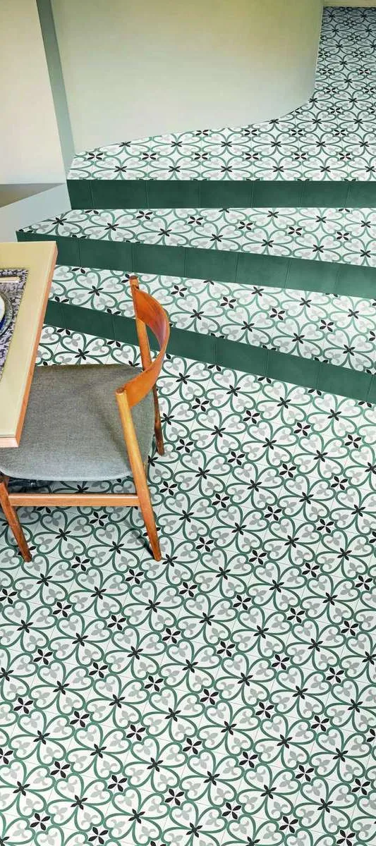 Ambiente con azulejos efecto cemento en tonos fríos, colección D_segni de Marazzi