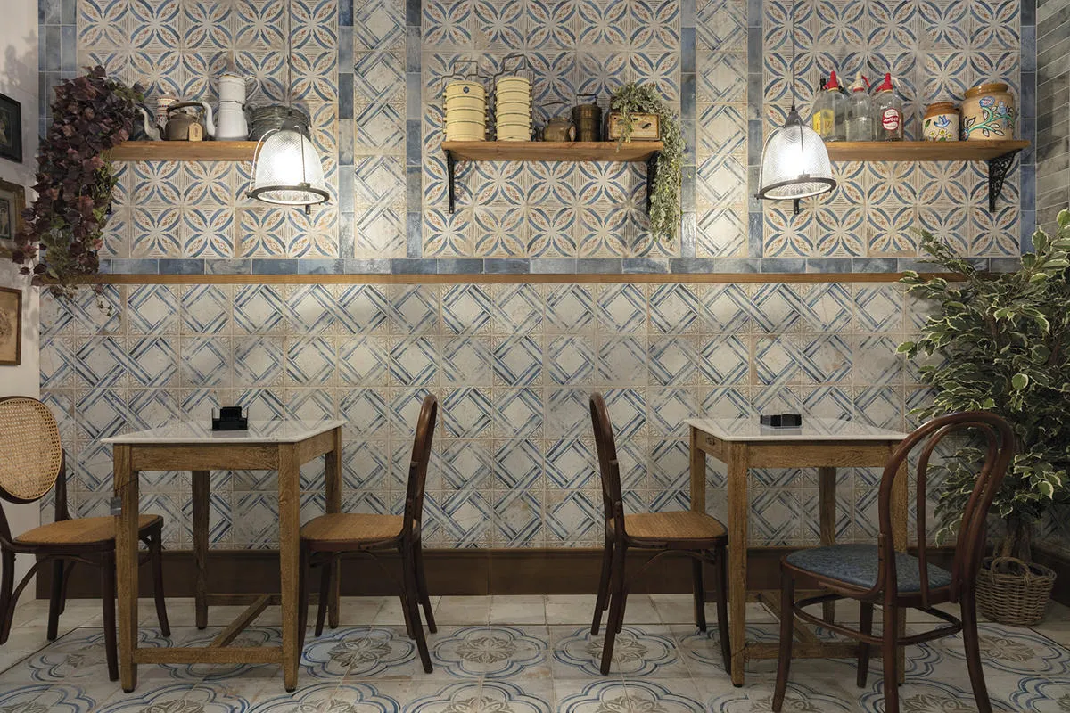 Ambiente con azulejos efecto hidráulico, colección Fs roots de Peronda