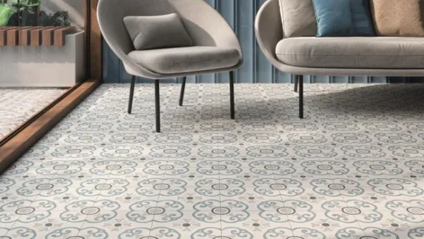 Ambiente con azulejos efecto hidráulico, colección Sirocco de Harmony