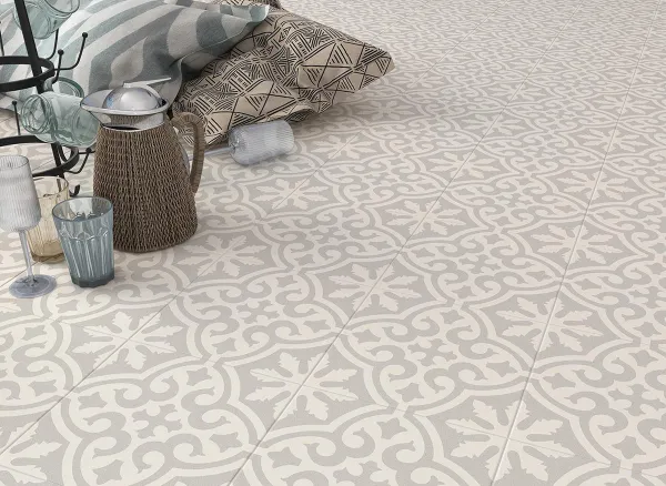 Ambiente con azulejos efecto hidráulico en tonos neutros, colección Svenska de Vives
