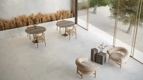 Ambiente con azulejos efecto mármol, colección Linen de Museum