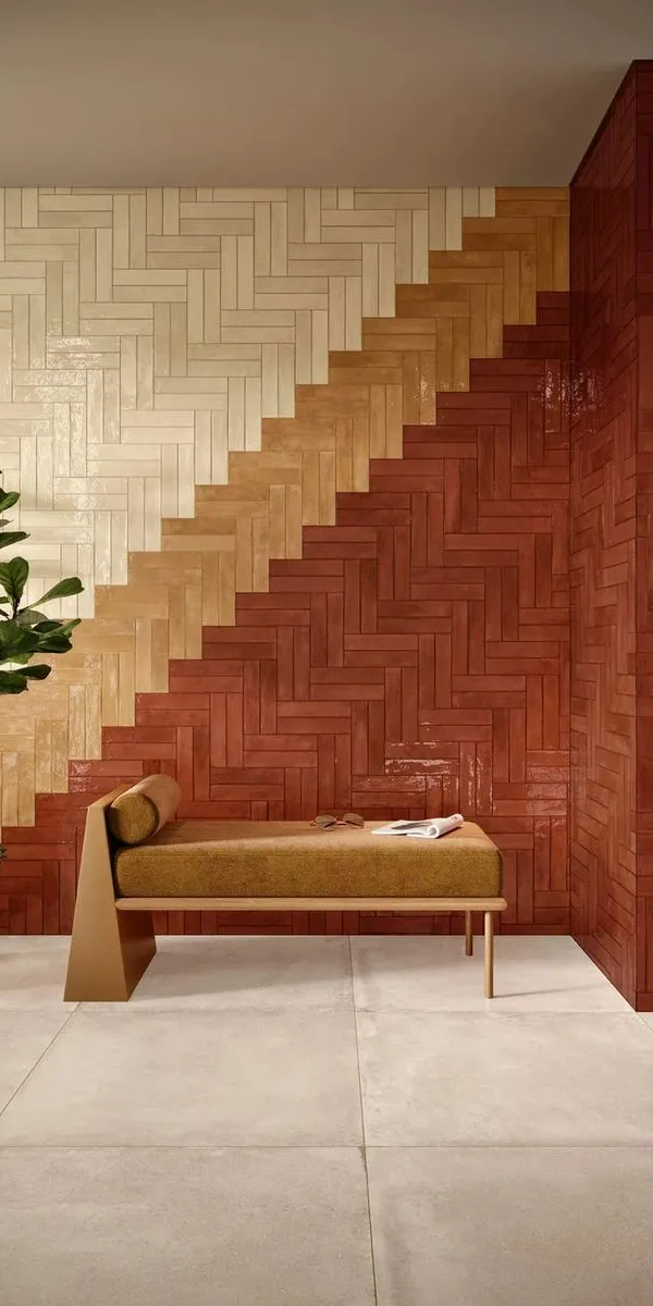 Ambiente con azulejos efecto monocolor en tonos cálidos, colección Kech de Gresart