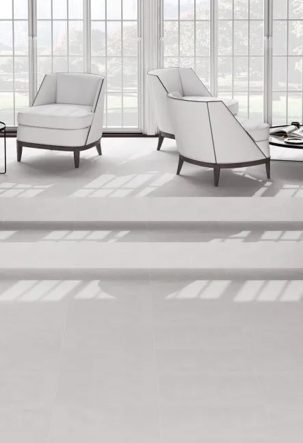 Ambiente con azulejos efecto piedra en tonos neutros, colección Budapest de Rock Ceramic