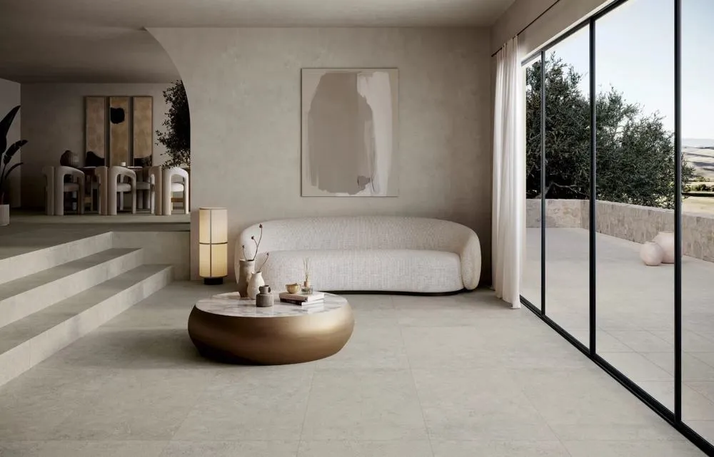 Ambiente con azulejos efecto piedra, colección Essenza de Exagres