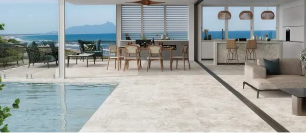 Ambiente con azulejos efecto piedra, colección Eterna de Mayor