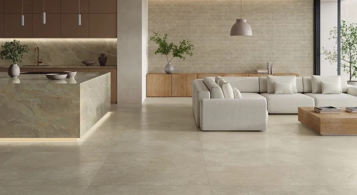 Ambiente con azulejos efecto piedra en tonos cálidos, colección Siberia de Alaplana