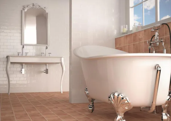 Baño con azulejos efecto barro en tonos cálidos, colección Alboran de Pissano