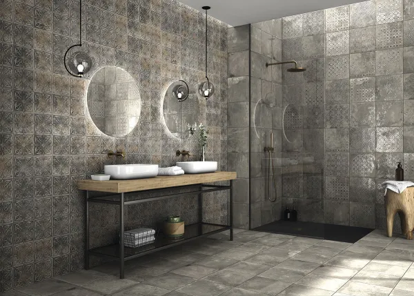 Baño con azulejos efecto barro en tonos neutros, colección Antigua de Realonda