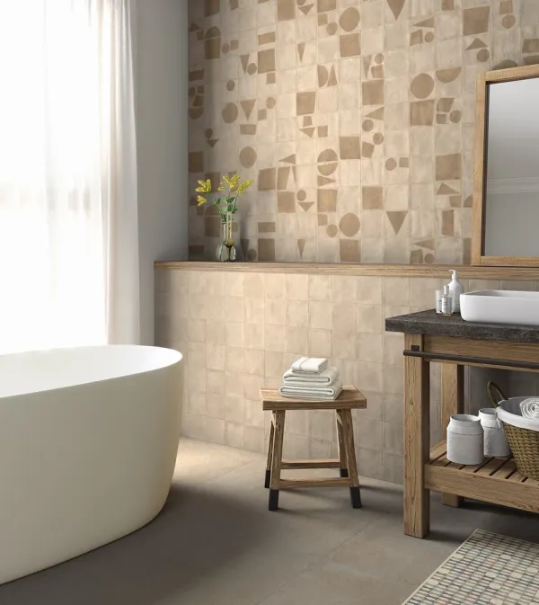 Baño con azulejos efecto barro en tonos cálidos, colección Root de Vives
