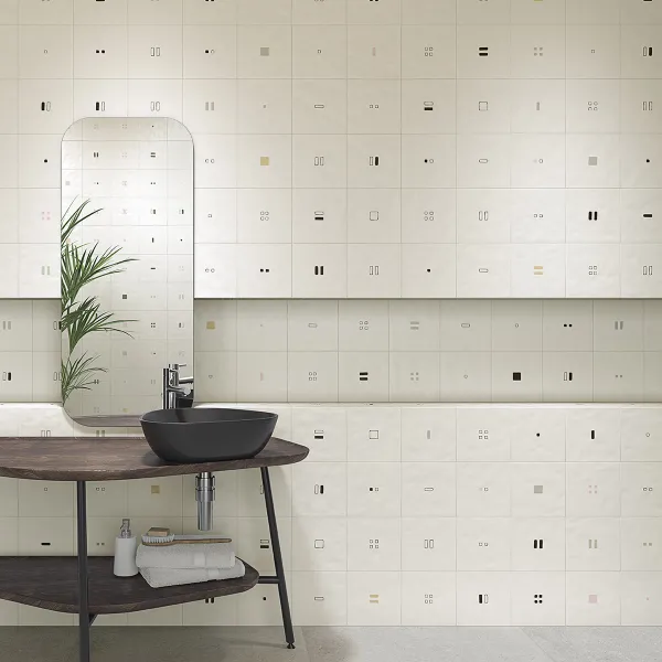 Baño con azulejos efecto barro en tonos neutros, colección Rúbrica de Vives