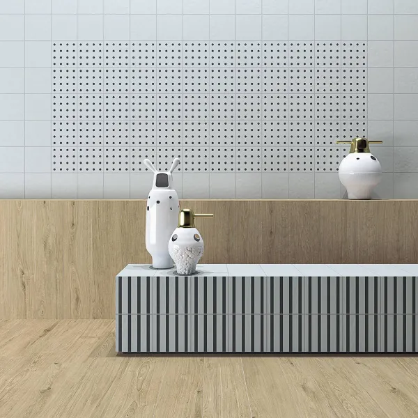 Baño con azulejos efecto barro en tonos fríos, colección Rúbrica de Vives