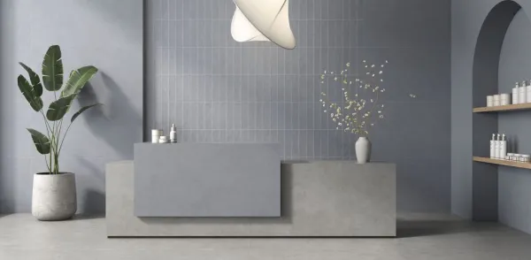 Baño con azulejos efecto barro en tonos neutros, colección Zero de Vives