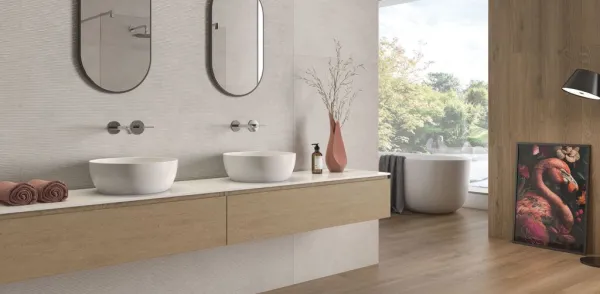 Baño con azulejos efecto barro en tonos cálidos, colección Zero de Vives