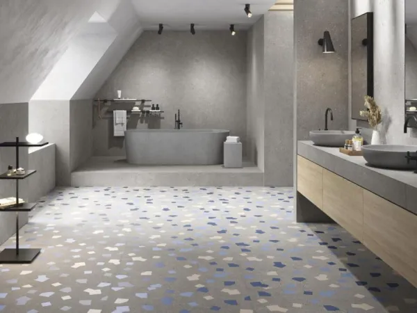 Baño con azulejos efecto cemento en tonos neutros, colección Ama de Ape