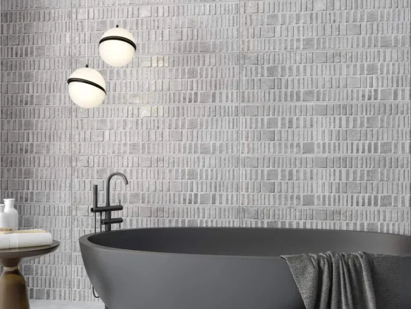 Baño con azulejos efecto cemento en tonos neutros, colección Boulevard de Ibero Casa Infinita