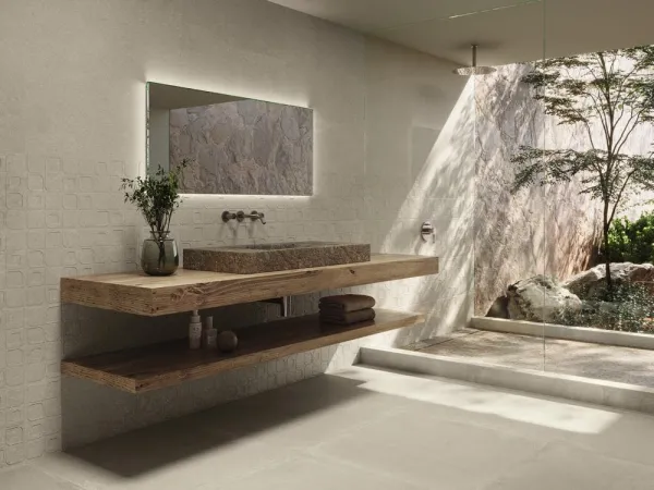 Baño con azulejos efecto cemento en tonos cálidos, colección Davenport de Argenta
