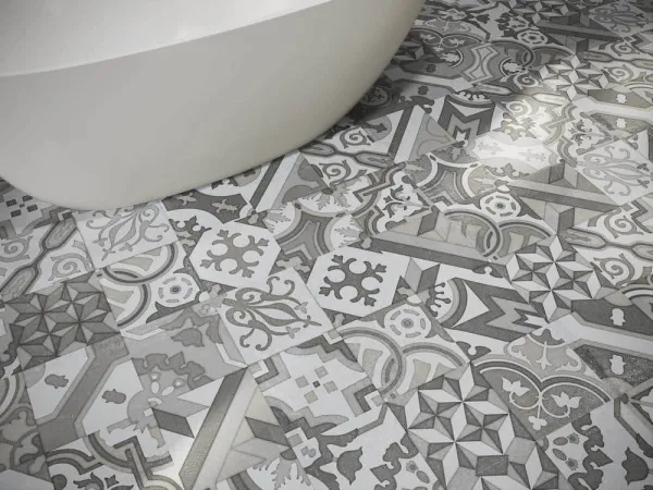 Baño con azulejos efecto cemento en tonos neutros, colección Davenport de Argenta