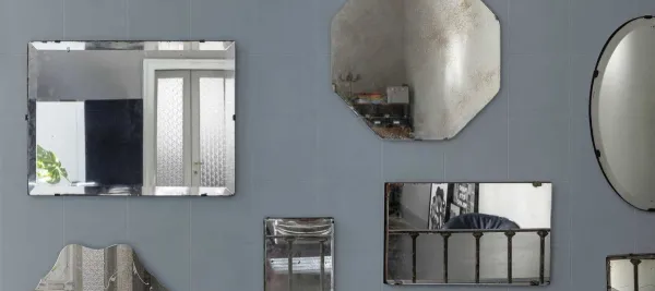 Baño con azulejos efecto cemento en tonos fríos, colección D_segni de Marazzi