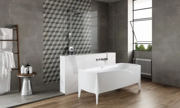 Baño con azulejos efecto cemento en tonos neutros, colección Evo de Fanal