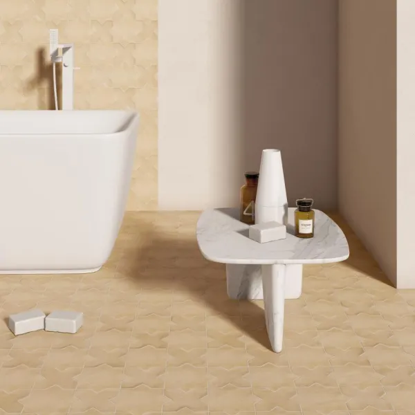 Baño con azulejos efecto cemento en tonos cálidos, colección Kasbah de Equipe