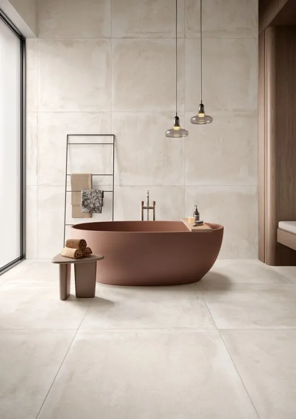 Baño con azulejos efecto cemento en tonos cálidos, colección Legacy de Love Tiles