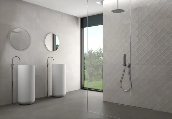 Baño con azulejos efecto cemento en tonos neutros, colección Lema de TAU ceràmica