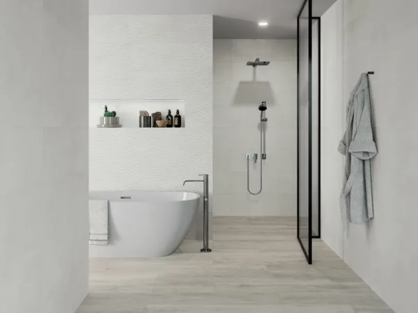Baño con azulejos efecto cemento en tonos neutros, colección Lenk de Peronda