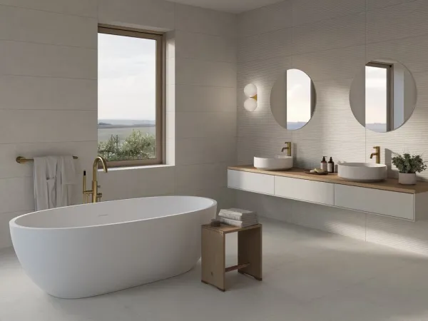 Baño con azulejos efecto cemento en tonos neutros, colección Level de Argenta