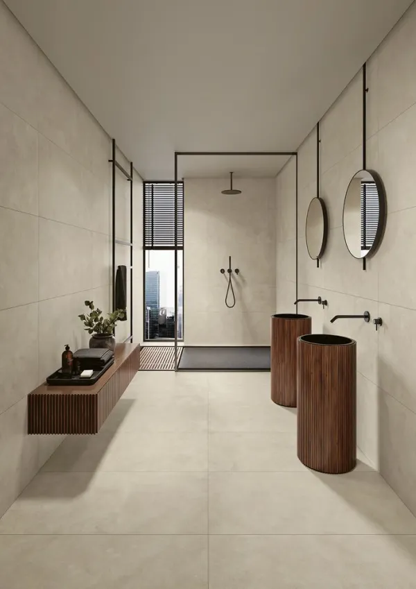 Baño con azulejos efecto cemento en tonos cálidos, colección Metropolis de Margres