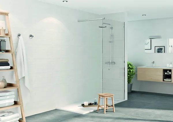 Baño con azulejos efecto cemento en tonos neutros, colección Neutra de Cifre