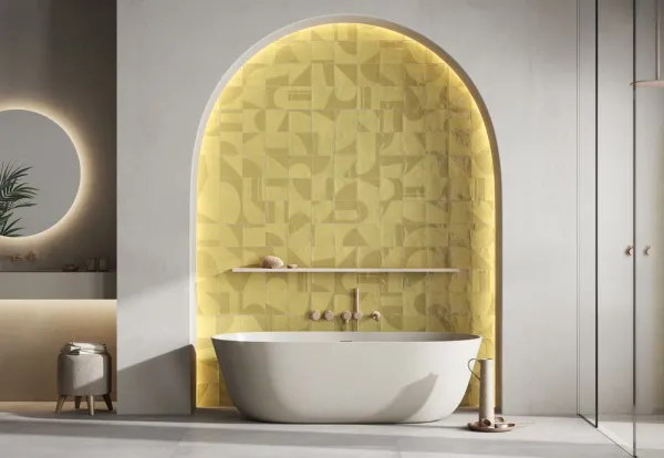 Baño con azulejos efecto cemento en tonos cálidos, colección Newclay - story de Argenta
