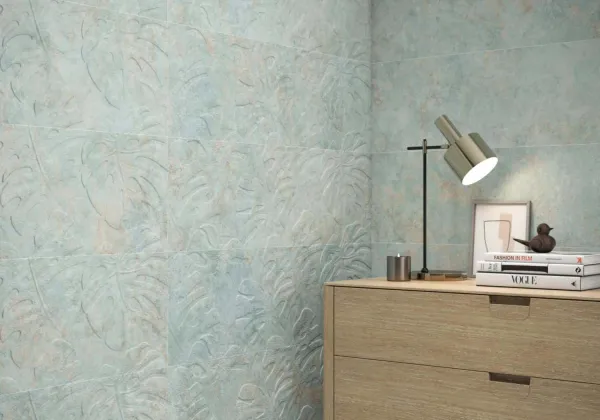 Baño con azulejos efecto cemento en tonos fríos, colección Panamera de Colorker