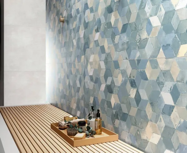 Baño con azulejos efecto cemento en tonos fríos, colección Pictura de Naxos